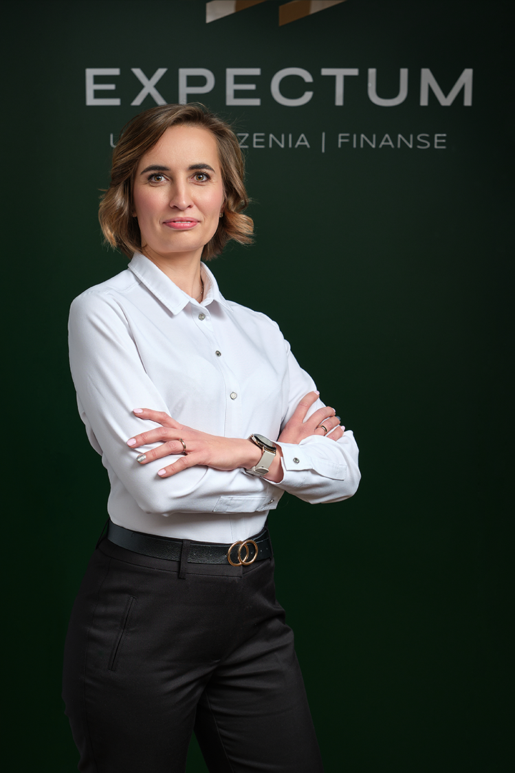 Ewelina Jabłońska<br />Specjalista ds. Sprzedaży<br />i Obsługi Klientów Biznesowych