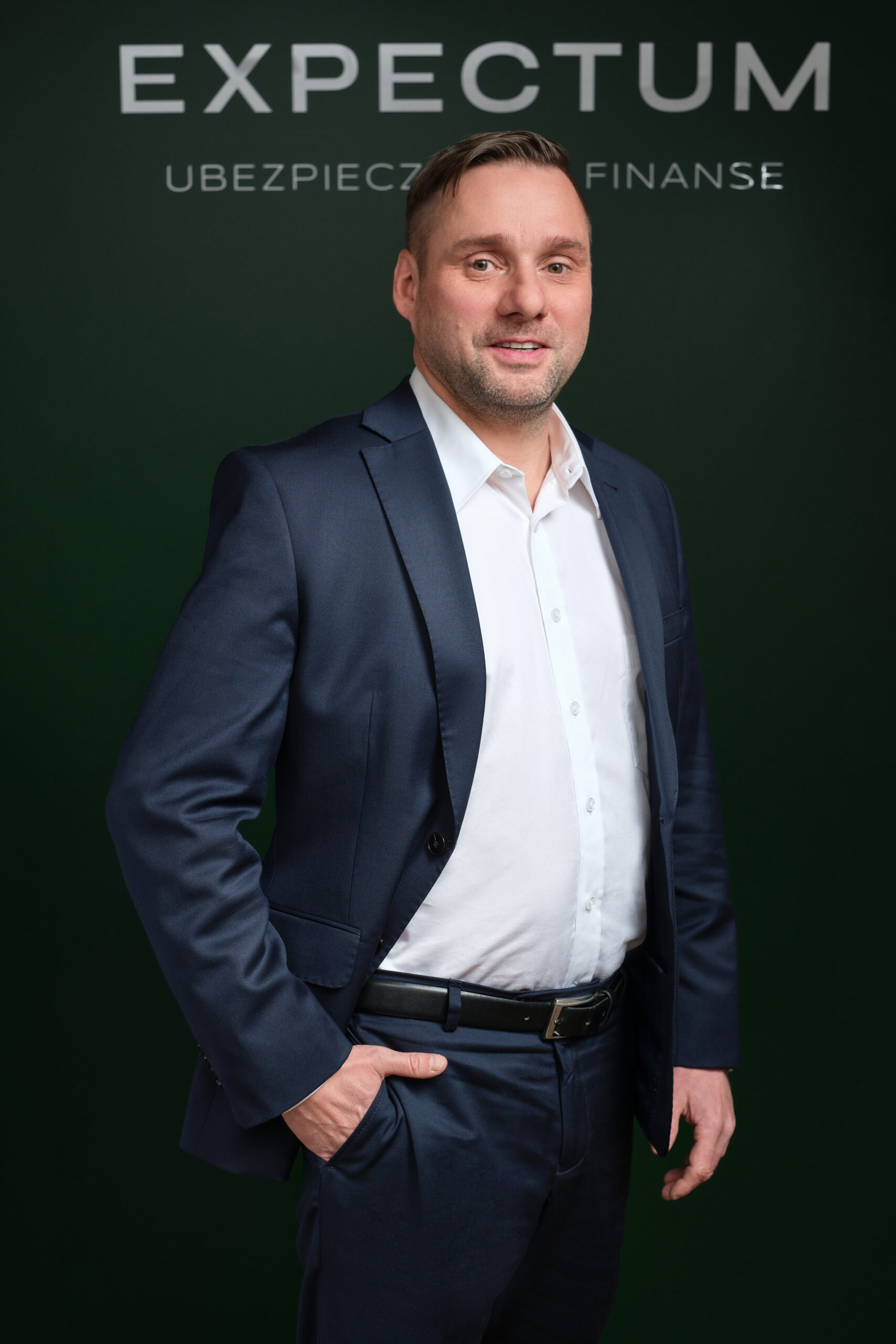 Szymon Kamiński Specjalista ds. Sprzedaży i Obsługi Klientów Detalicznych